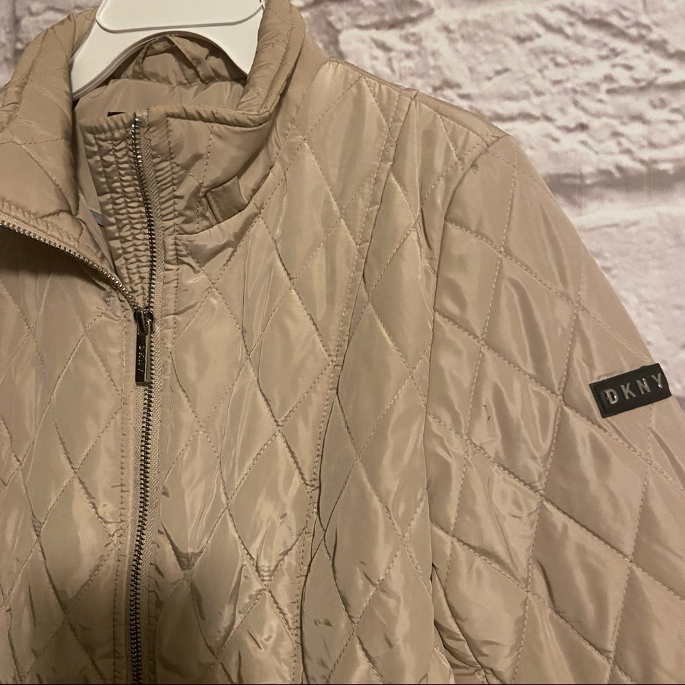 DKNY Beige/Tan Quilted Women's Jacket Size XS - Picture 3 of 4